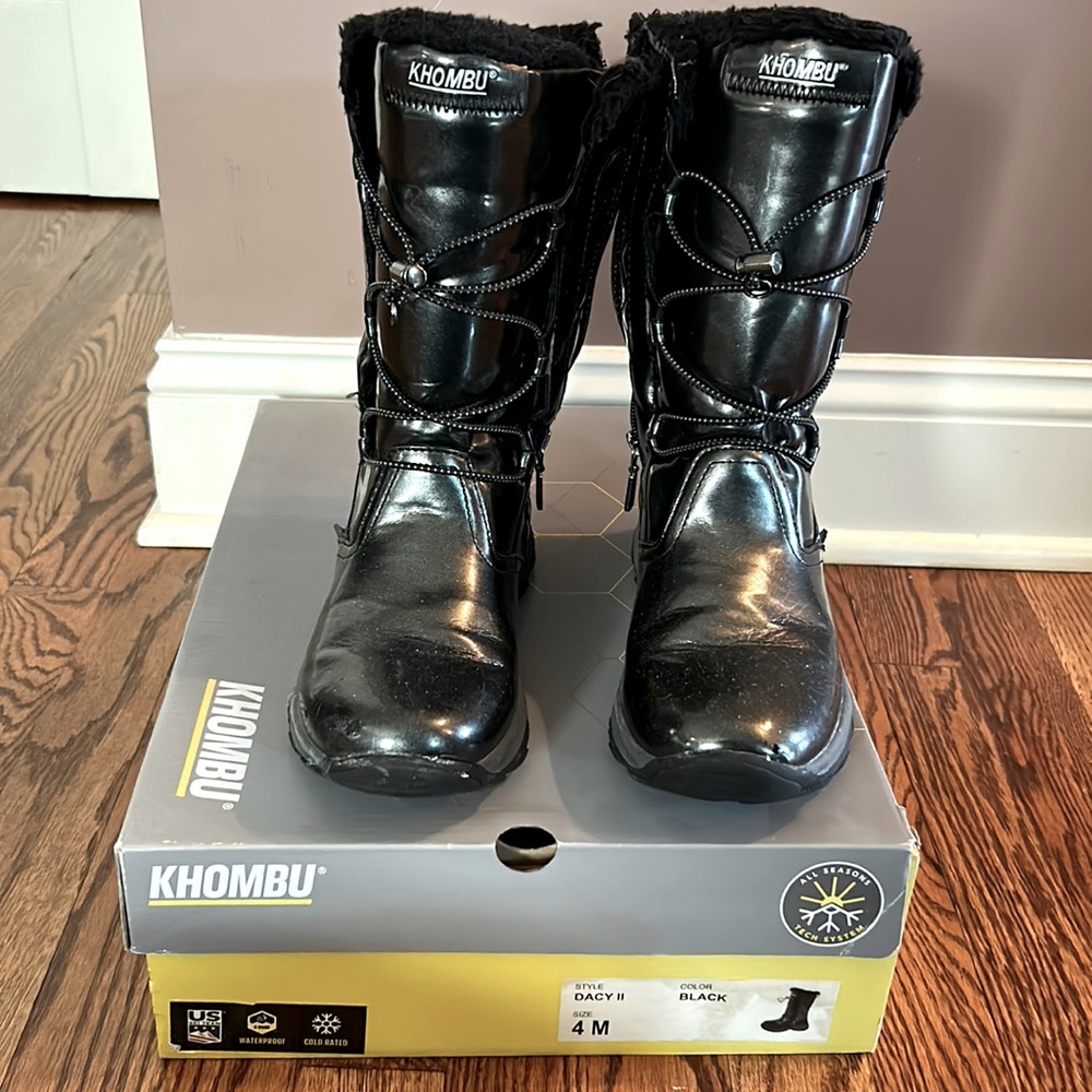 Khombu black winter boots, size 4